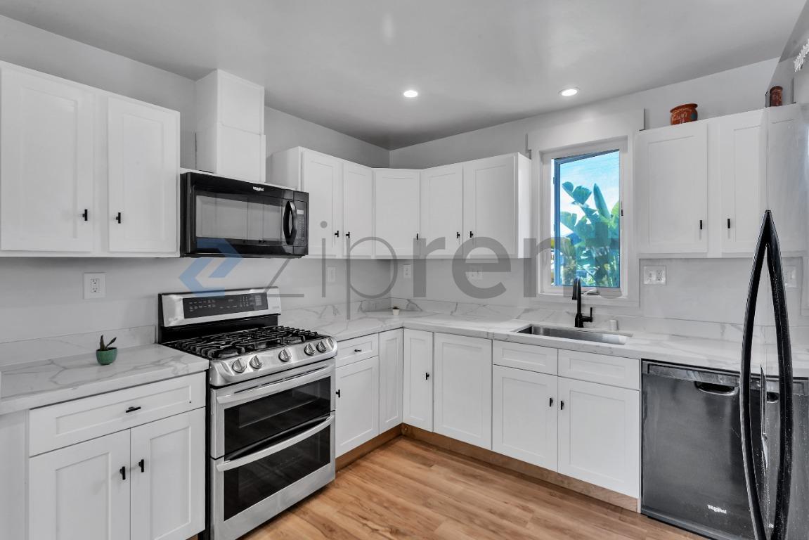 Building Photo - Unit N/a