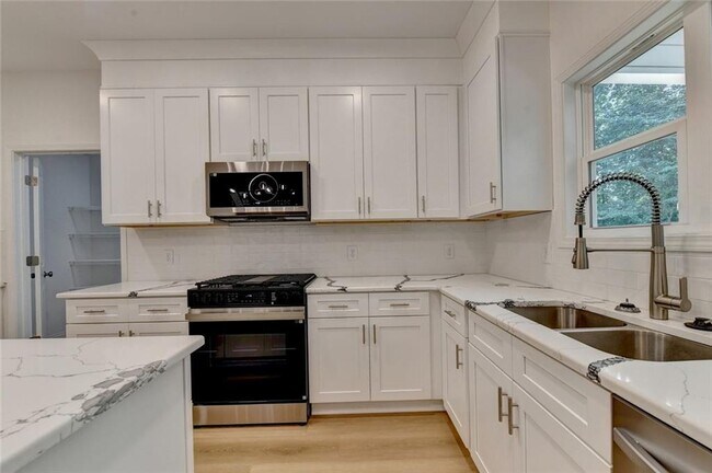 Building Photo - 9135 Fox Trail Ln