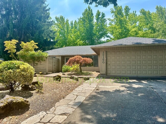 Building Photo - Gorgeous 4 Bedroom 2 Bath with Fully Fence...