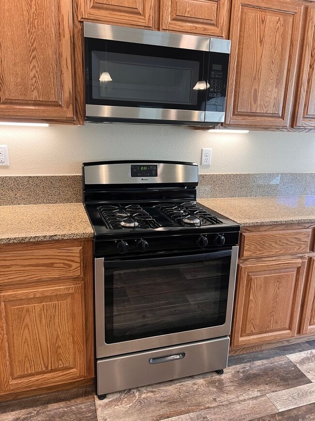 Building Photo - ~~Newer 3 BEDROOM Fernley Home~~