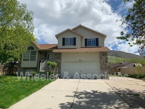 Building Photo - 1315 Brooke Ln