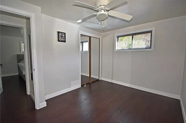 Building Photo - 216 Mira Ave