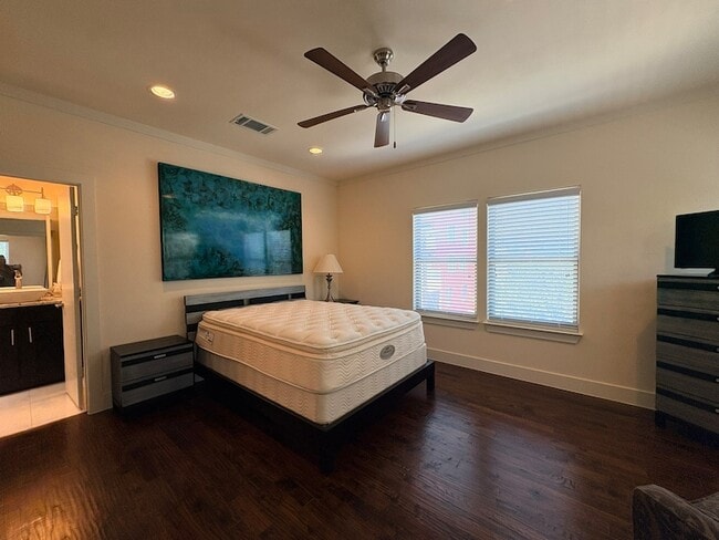 Building Photo - 4223 Wycliff Ave