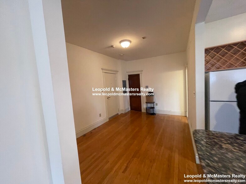 Building Photo - 48 Queensberry St