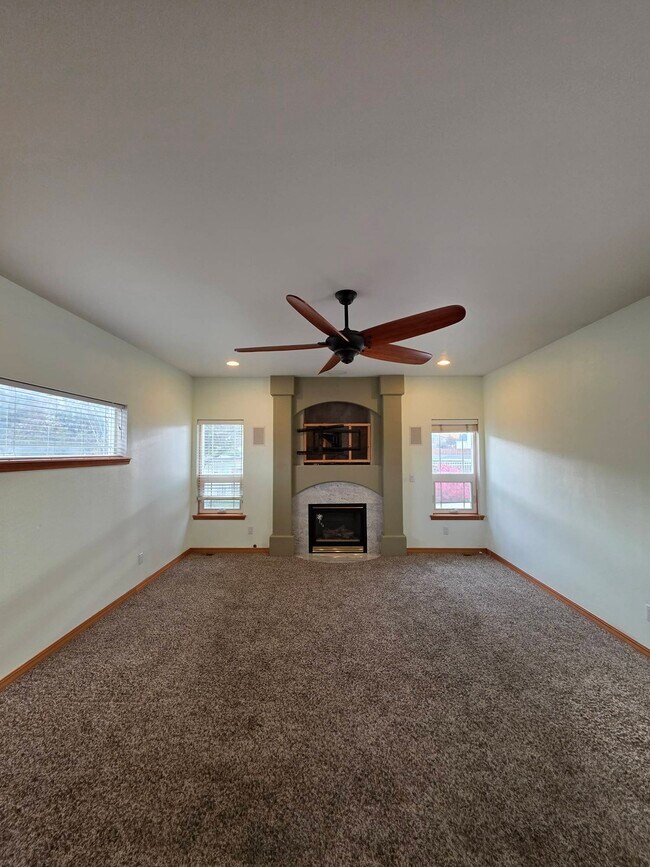 Building Photo - 3493 Hanstead St