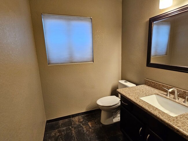 Building Photo - Spacious 3bd home in peoria