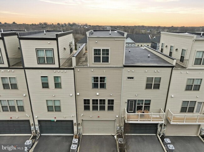 Building Photo - 14325 Potomac Heights Ln