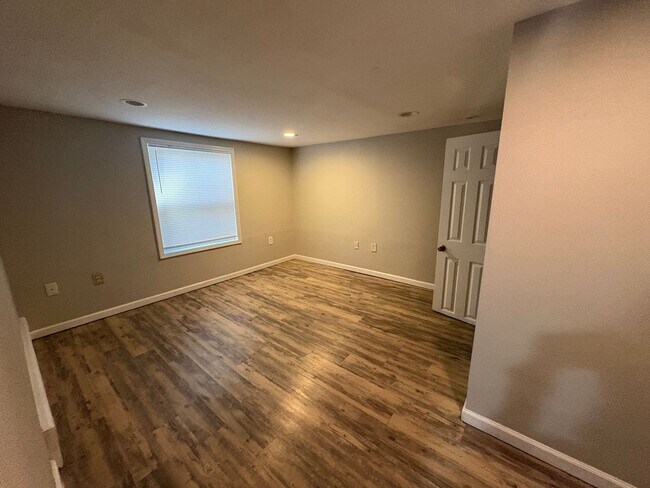 Building Photo - 3846 Ridge Ave