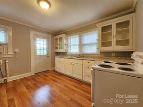 Building Photo - 816 S Ridge Ave