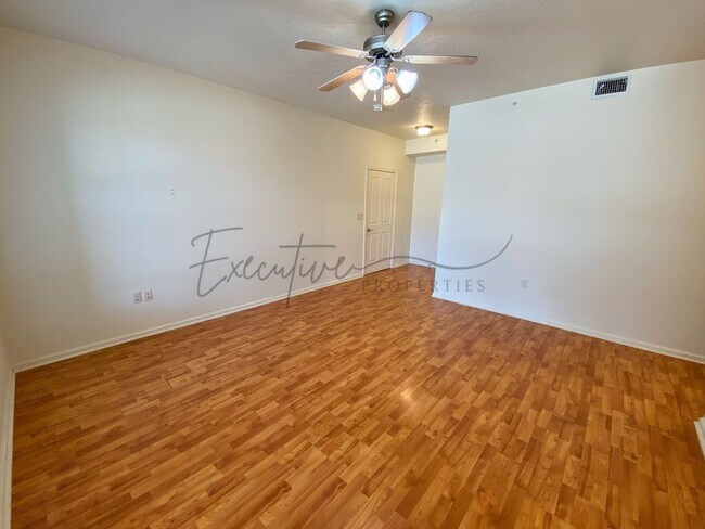 Building Photo - 311 E Hale St