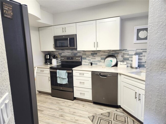 Building Photo - 5901 Bahia Del Mar Cir N