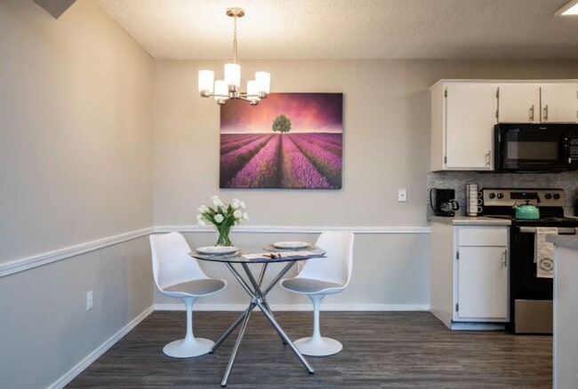 Interior Photo - 12th and Renaissance