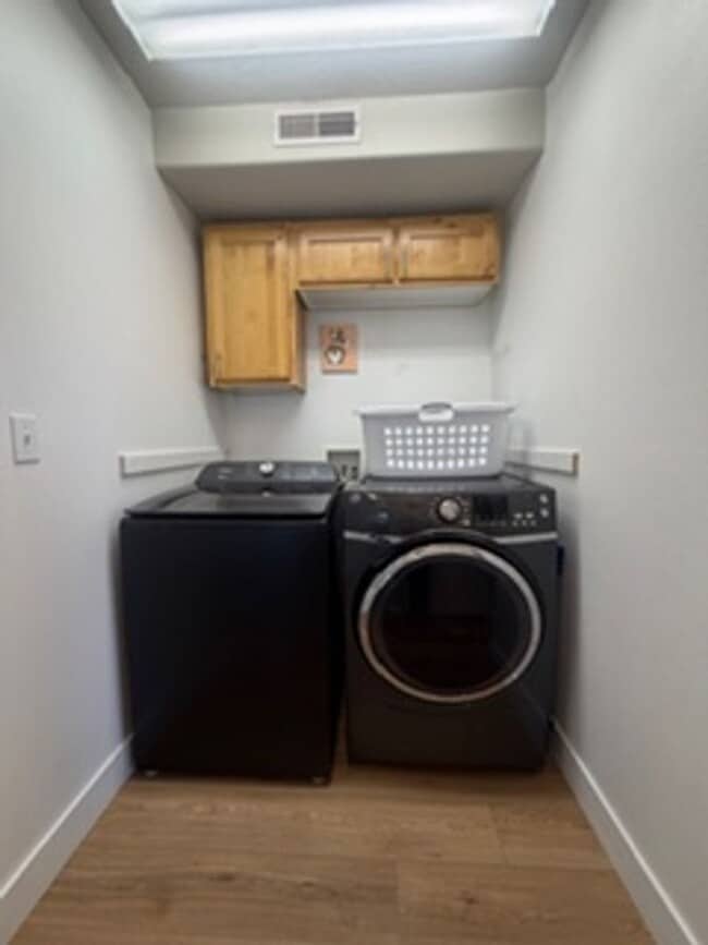 Building Photo - Beautiful 4 Bed / 2.5 Bath Home in Quiet Neighborhood