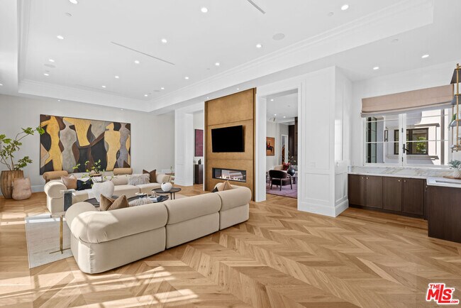 Building Photo - 616 N Alpine Dr