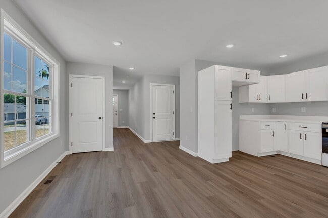 Building Photo - 164 S Ford St