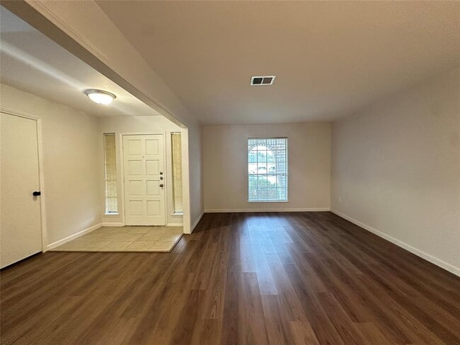 Building Photo - 12139 Huntington Park Dr