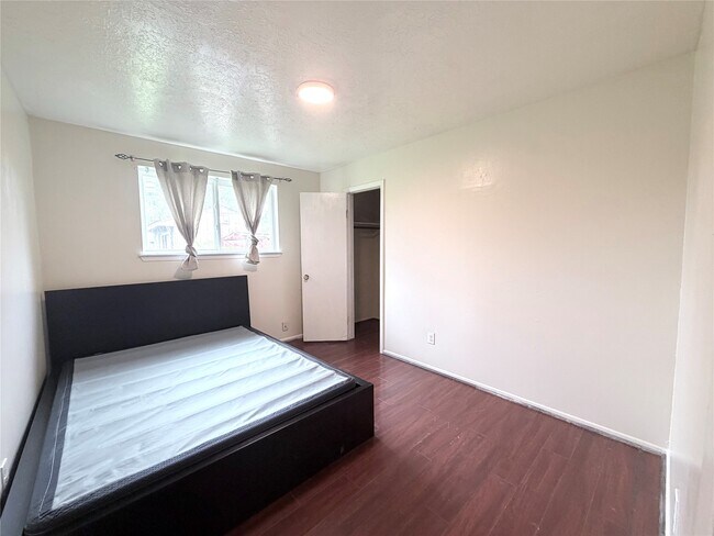 Building Photo - 7303 Shiner Ln