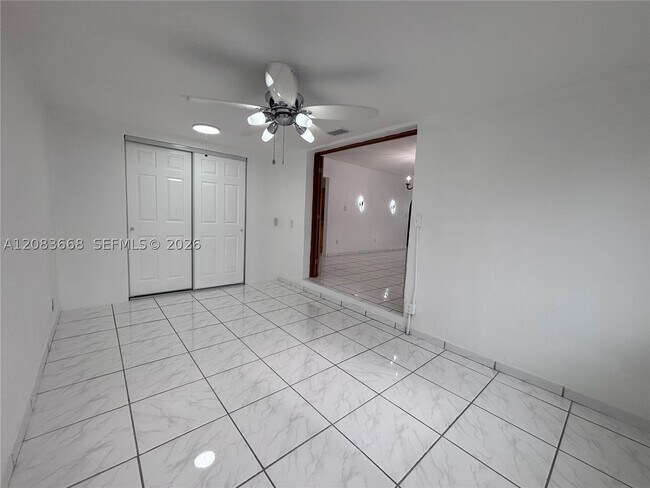 Building Photo - 911 NW 30th Pl
