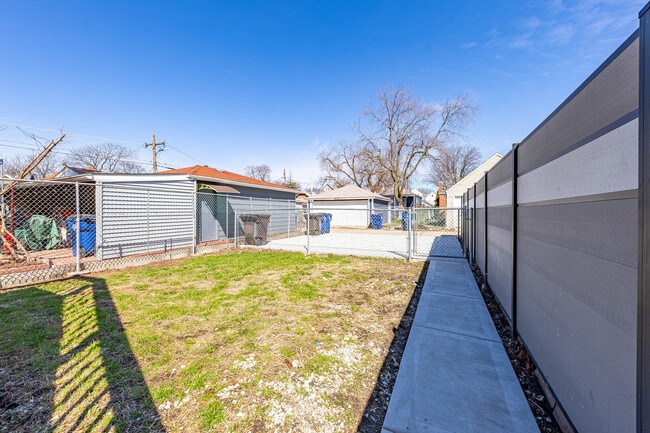 Building Photo - 4914 W 32nd Pl