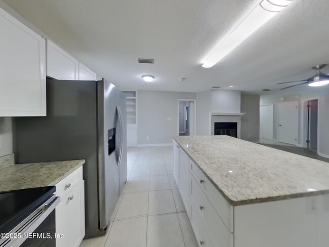 Building Photo - 4963 Beige St