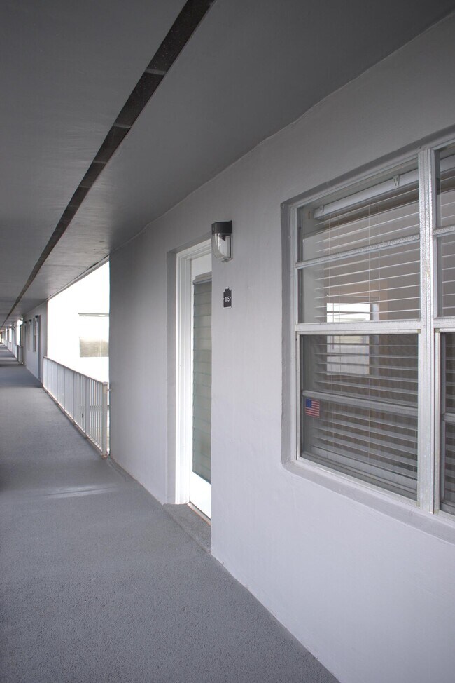 Building Photo - 185 Burgandy Way