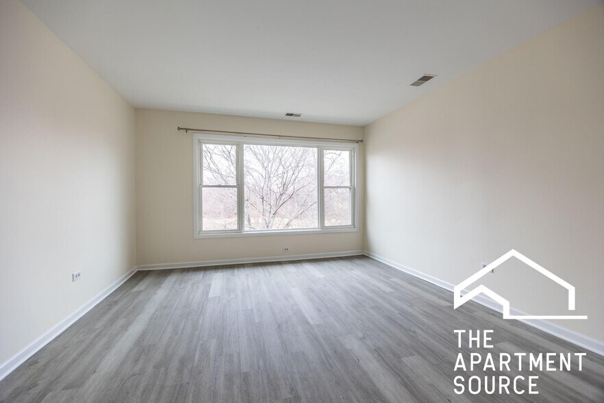 Building Photo - 6323 W Fullerton Ave