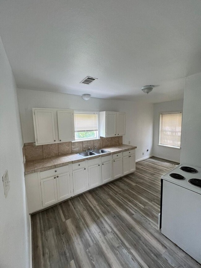 Building Photo - Gorgeous all renovated Home in Beaumont, TX!