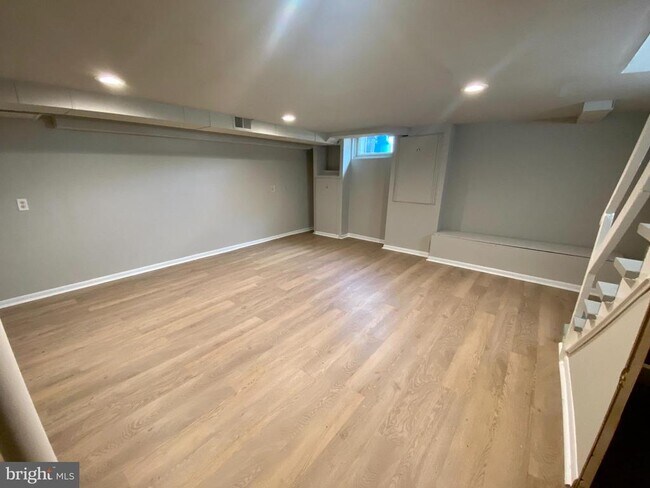 Building Photo - 404 New Rd