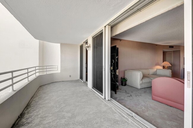 Building Photo - 3407 S Ocean Blvd