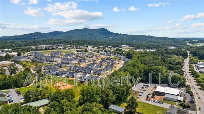 Building Photo - 105 Remount Way