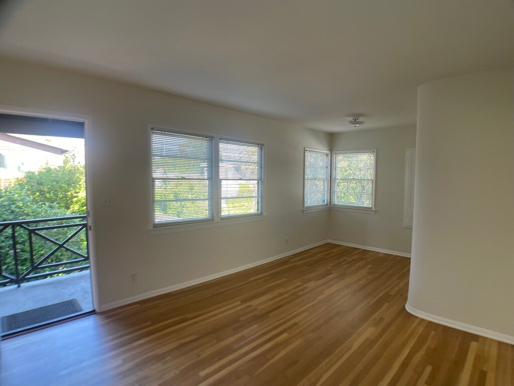 Living Room - 1008 Euclid St