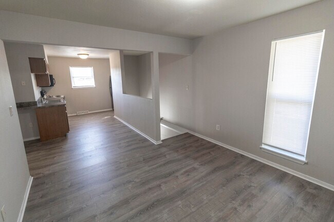 Building Photo - 319 West Blvd N