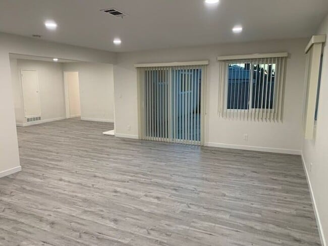 Building Photo - FANTASTIC 4BD 2BA HOUSE FOR LEASE ON CUL D...