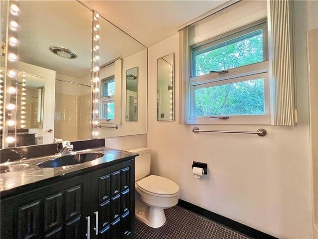 Building Photo - 112 Pheasant Dr