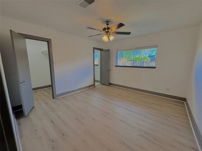 Building Photo - 9750 Guest St