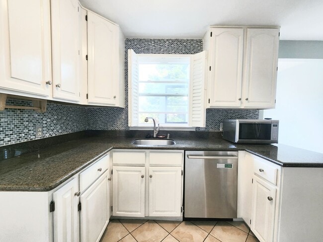 Building Photo - Two bed house in San Mateo