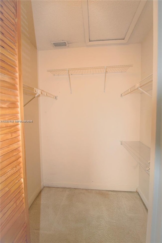 Building Photo - 5641 Riverside Dr