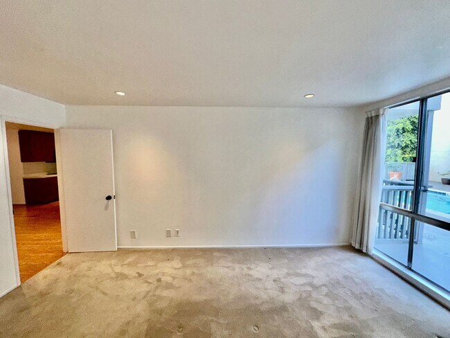 Building Photo - 1134 Alta Loma Rd