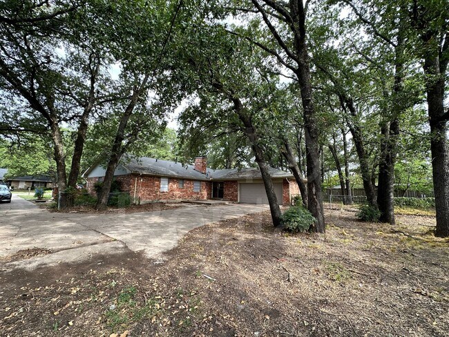 Building Photo - 7 Timberside Dr