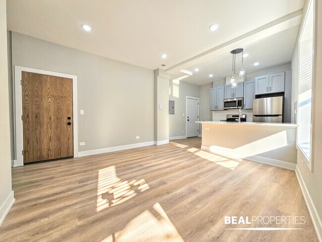 Building Photo - 432 W Belden Ave