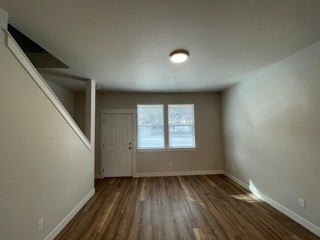 Building Photo - 430 S 2nd St