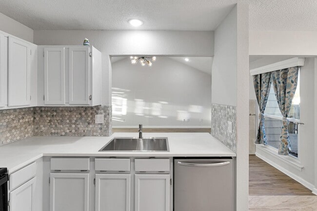 Building Photo - 246 Pinyon Ln