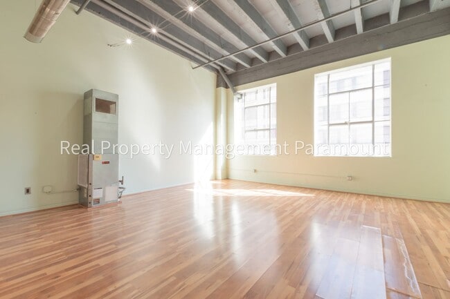 Building Photo - Beautiful One Bedroom Apartment in Downtown Los Angeles!