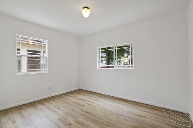 Building Photo - Houston Street 3 Bedrooms / 1 Bath Apartments in Boyle Heights