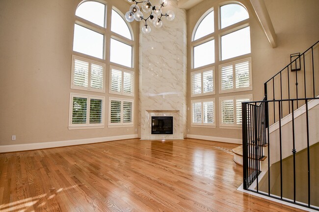 Building Photo - 2094 Brentwood Dr