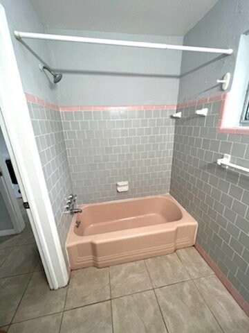 Building Photo - 23 NE 23rd Ave