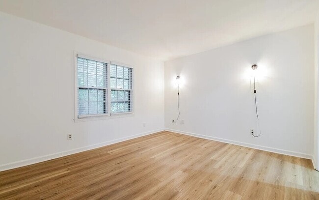 Building Photo - 140 Lablanc Way NW