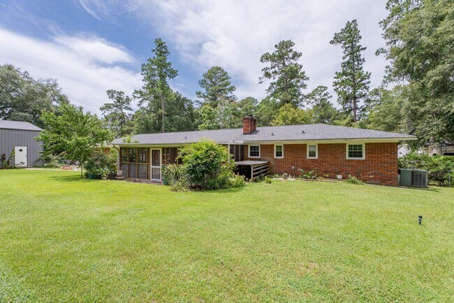 Building Photo - 607 3rd St Ext