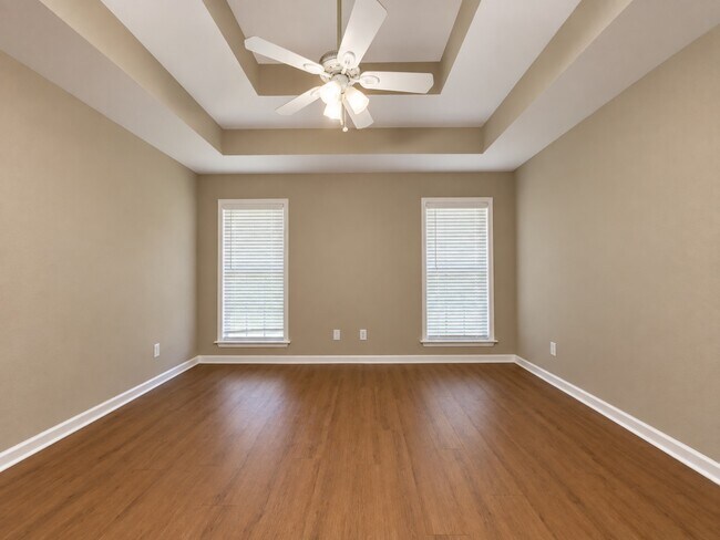 Building Photo - 6107 Blackstone Dr