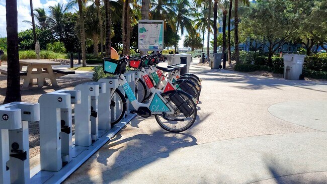 Building Photo - 400 Sunset Dr